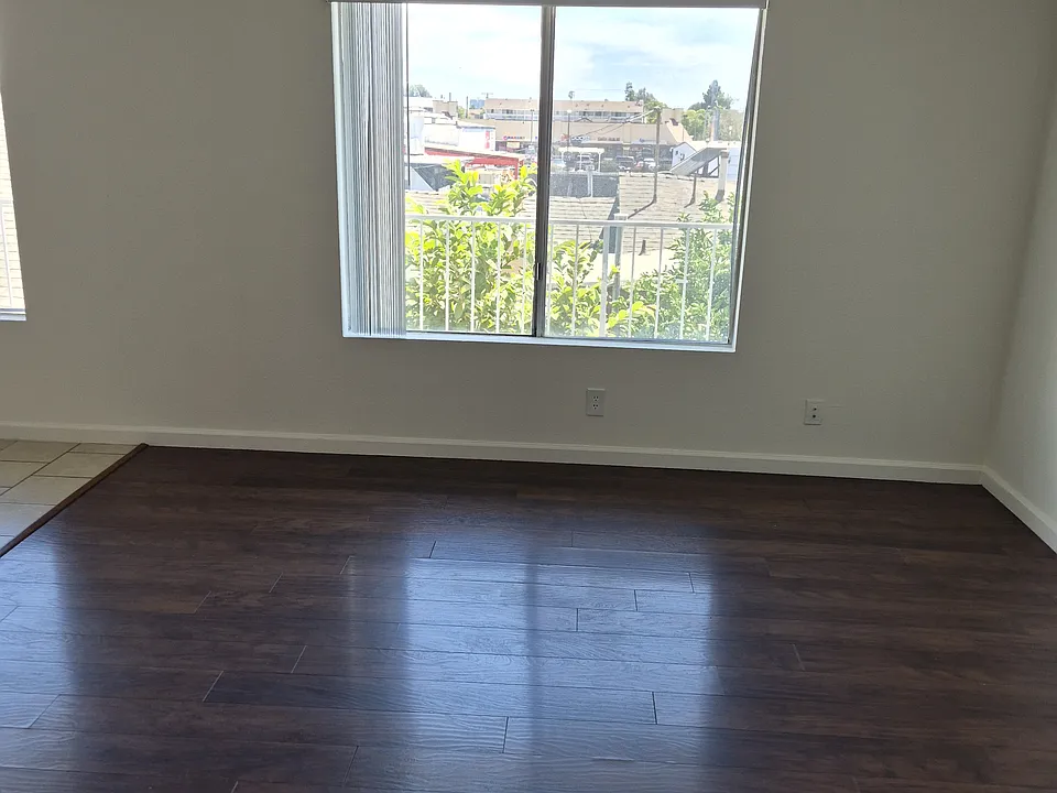 1344 Molino Ave #202
