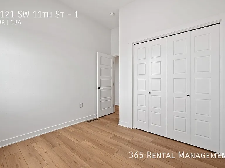 1121 SW 11th St #1 — Photo 27