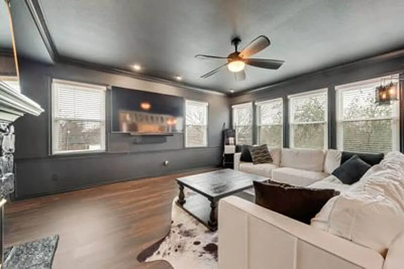 Luxury Executive Townhome — Photo 2