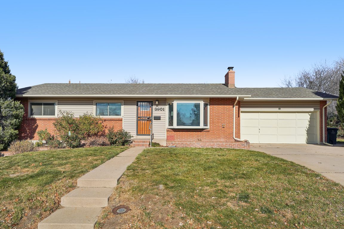 W Greenwood Pl-S2611-001.jpg