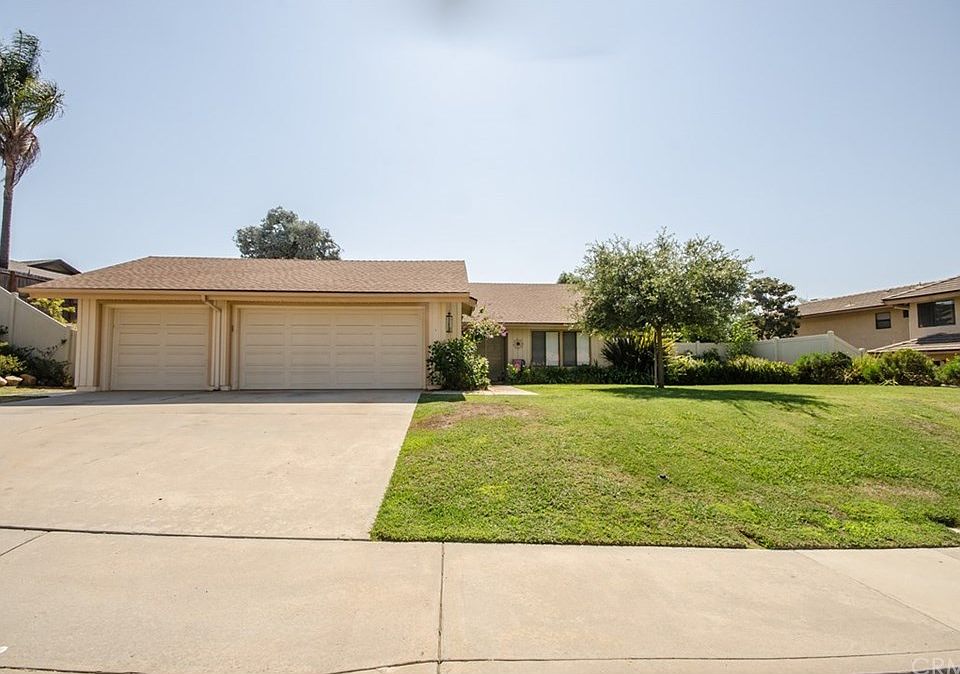 2nd image of 1543 Silverado Dr