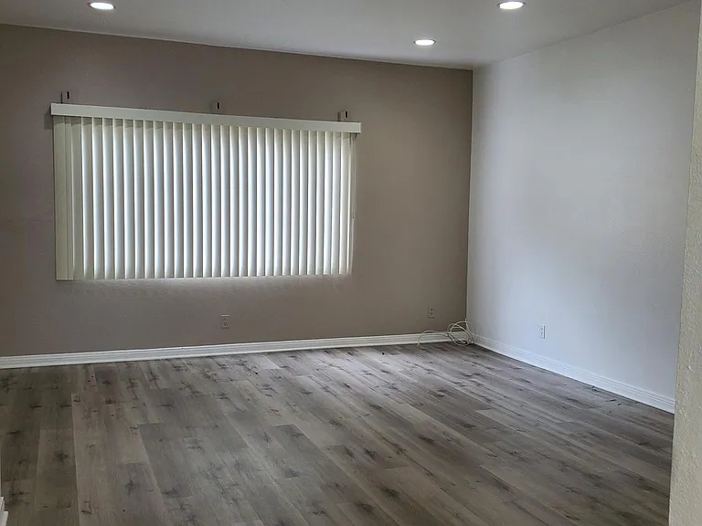 1422 N Martel Ave #5 — Photo 2