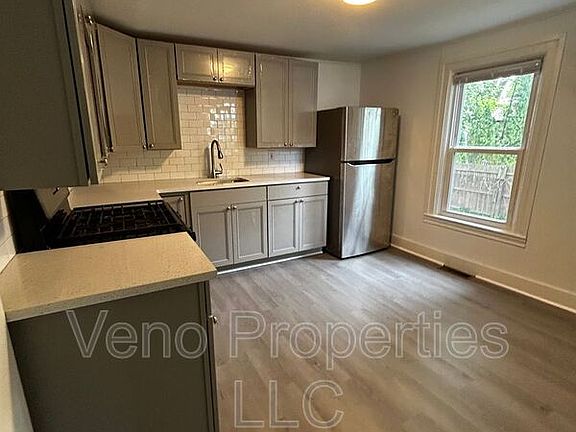 5th image of 96 Walworth St APT 2