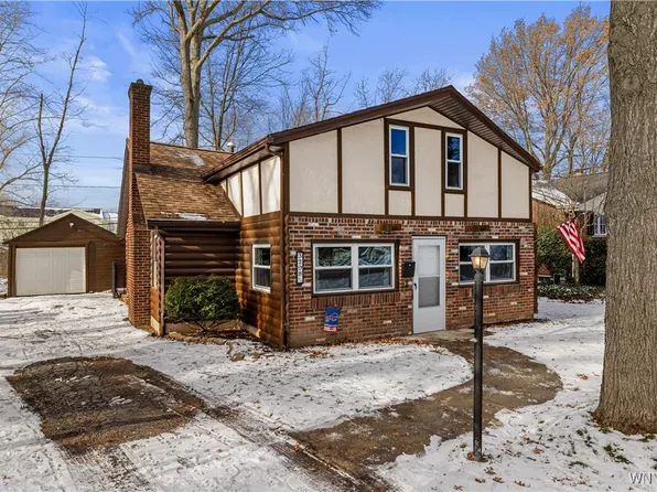 3298 Greenway Rd, Grand Island, NY 14072