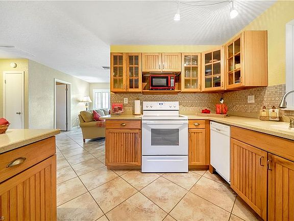 5th image of 216 De Leon Dr