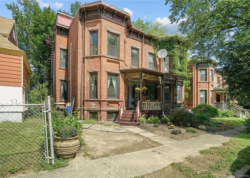1st image of 28 Courtney Ave