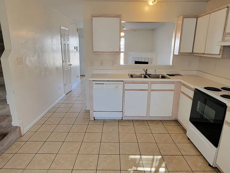 106 Pinegrove Ct — Photo 15