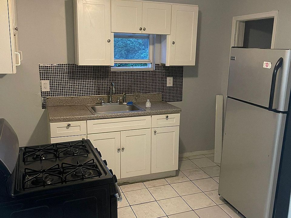 1st image of 133 Elizabeth Ave APT 3