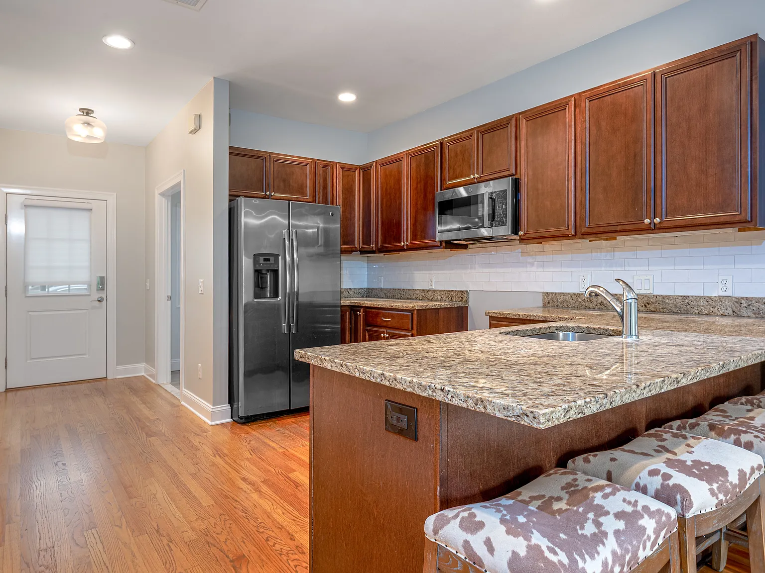 2 bed, 1.5 bath, 1224 sqft, $3,500 — Photo 3