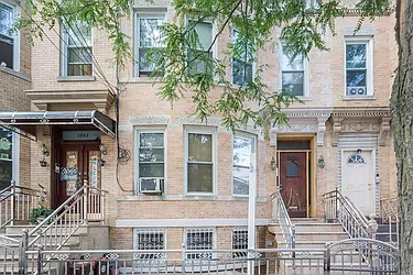 1006 Seneca Avenue  image 1 of 10
