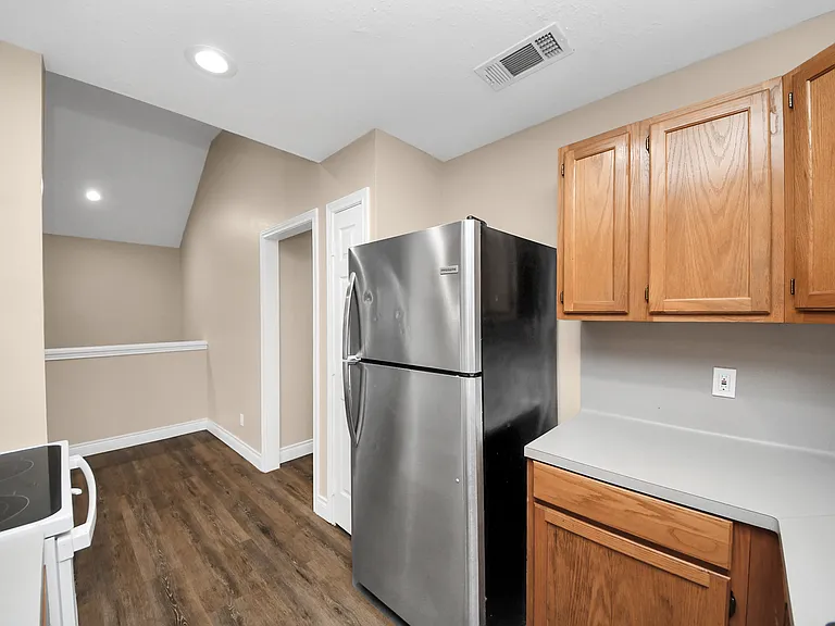 1163 Lovett St — Photo 31