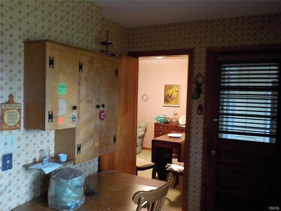 5th image of 8 Edgewood Dr
