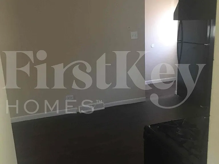 410 S Villa Ave — Photo 4