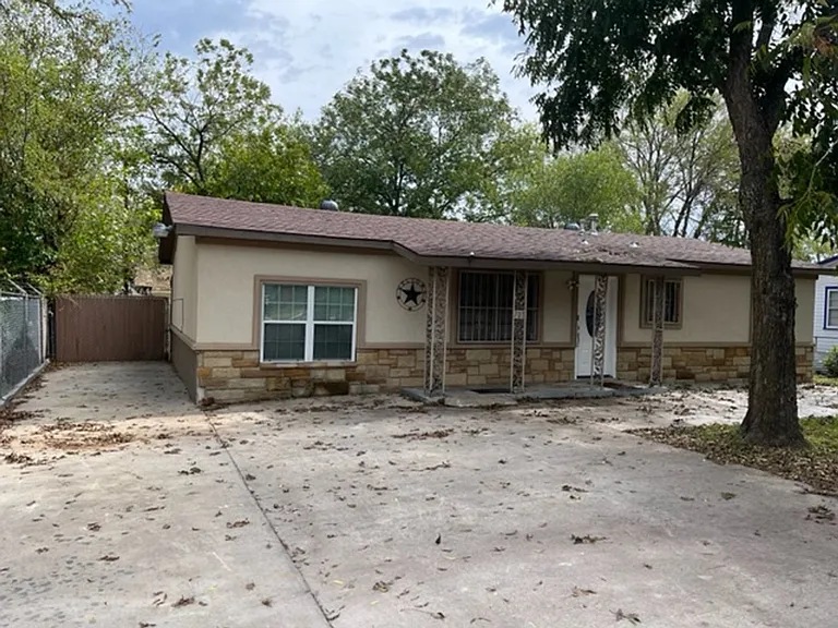 708 Houston St — Photo 1