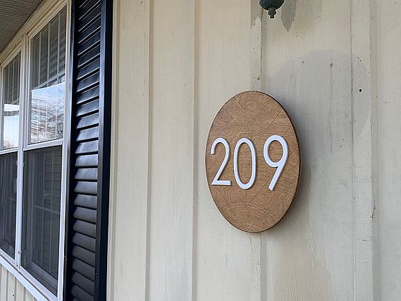 3rd image of 209 Archwood Ave