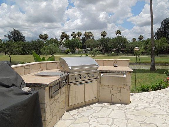 Outdoor kitchen