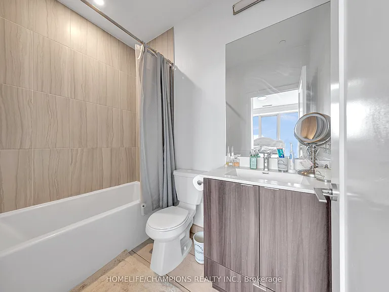 225 Village Green Sq #Penthouse 08 — Photo 13