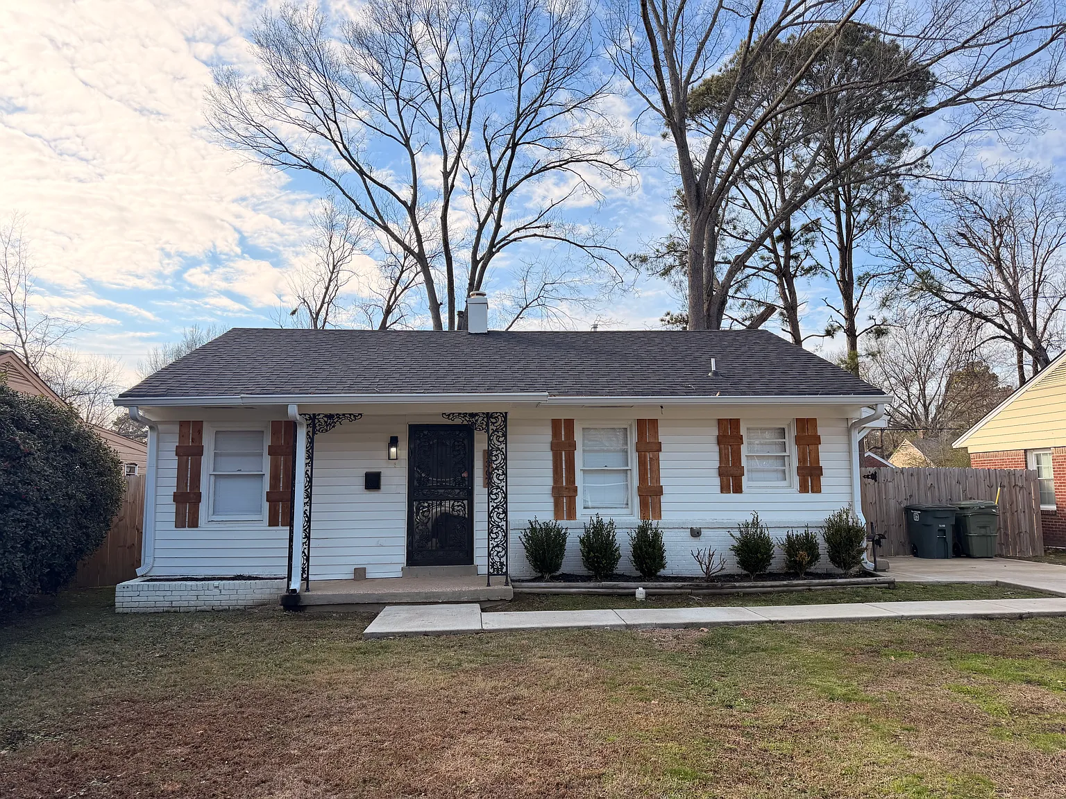 1367 Dearing Rd — Photo 1