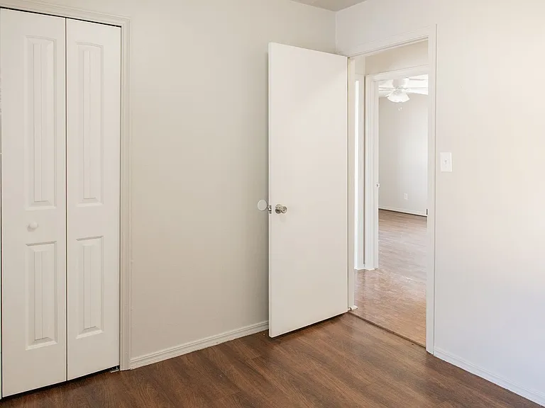 10517 N McKinley Ave — Photo 10