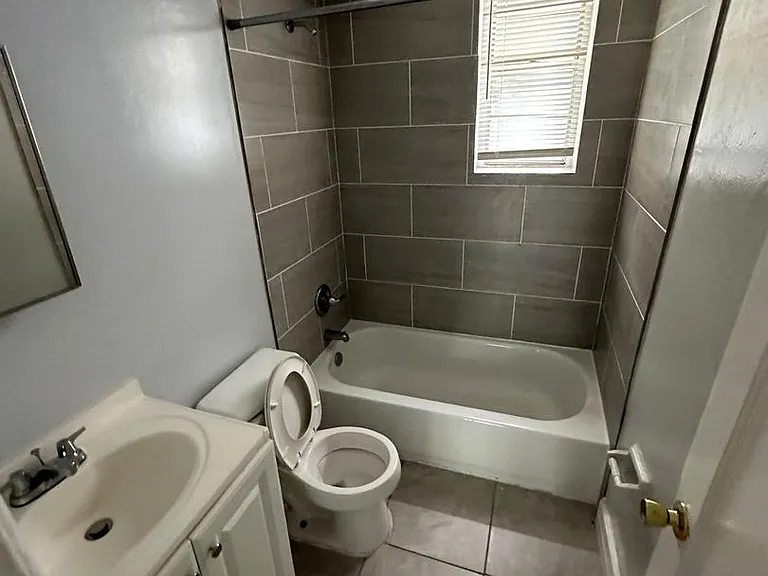 1364 Harrison St — Photo 4