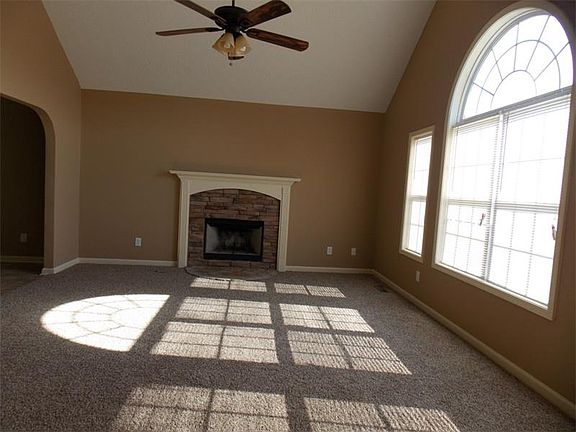 3rd image of 21 Rocky Ave