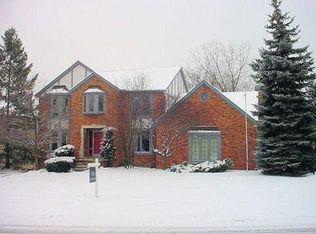 28 N Stonetree Cir, Rochester, MI 48309