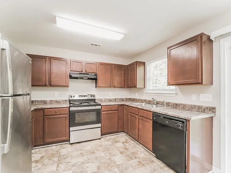 6221 Summerour Pl — Photo 7