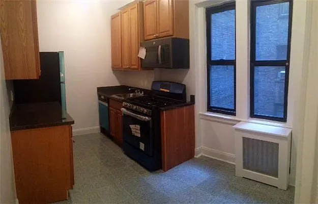 Rented by Siderow Residential Group | media 9