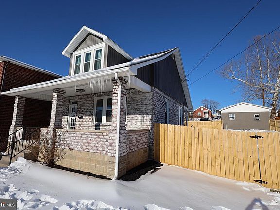 3rd image of 1102 E Oldtown Rd