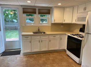 20 Henry St, Kings Park, NY 11754