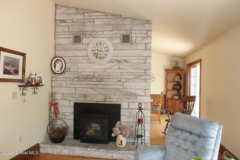 5th image of 436 Hill Road