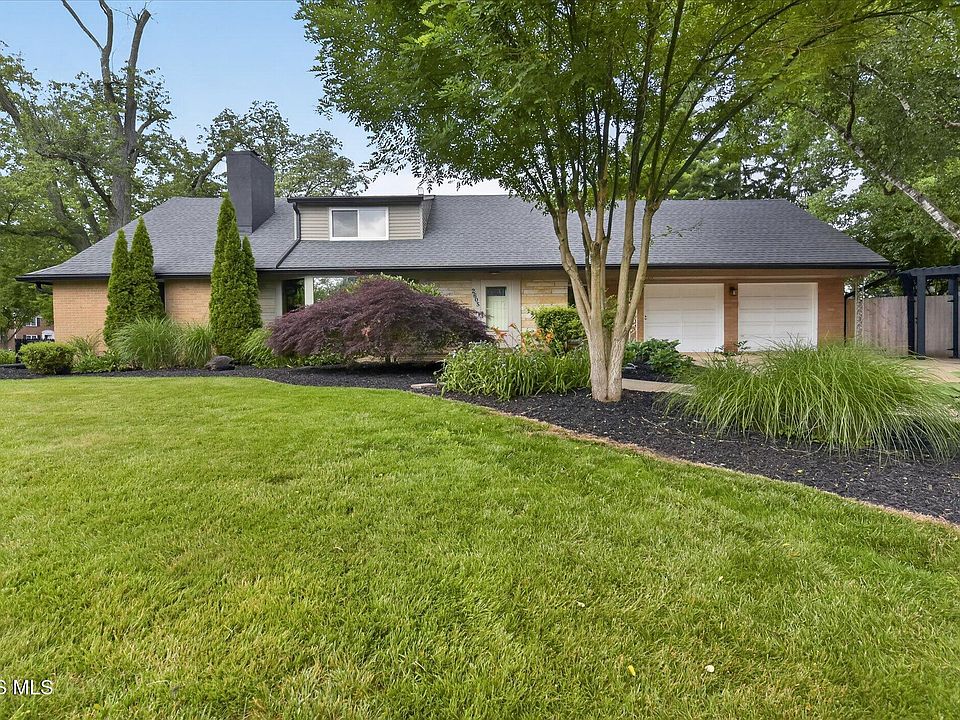 1st image of 2605 Densmore Dr