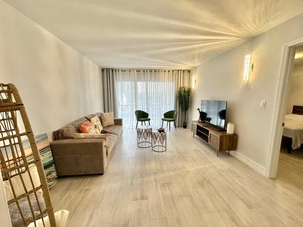 470 NW 20th St, Boca Raton, FL