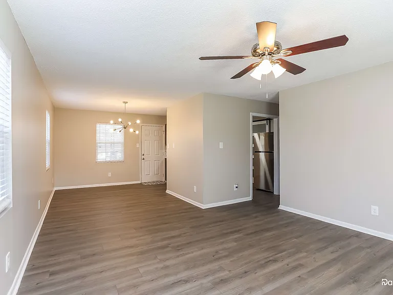 1315 Bacon St — Photo 8