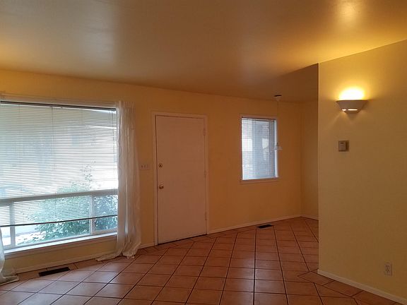 2nd image of 903 E Laird Ave