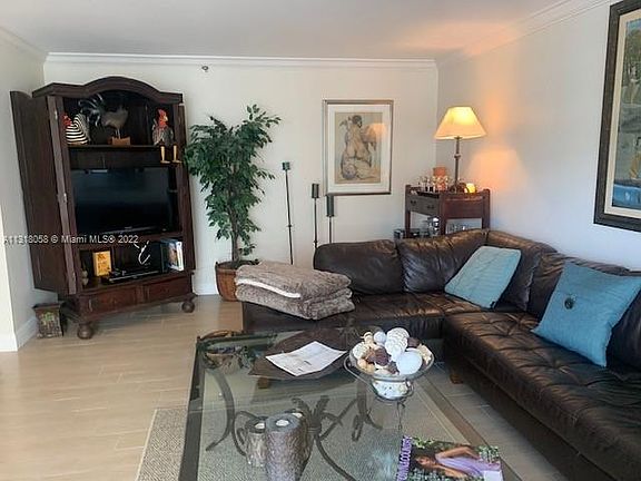 4th image of 6061 Collins Ave APT 6D