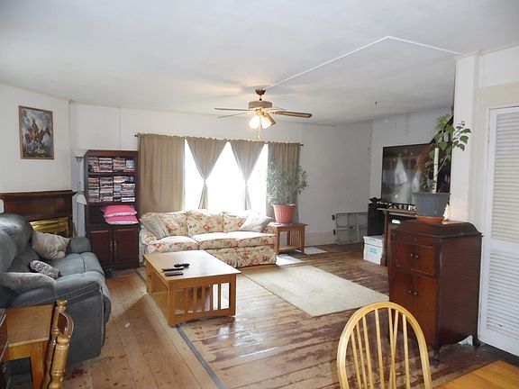 5th image of 220 W Grant St