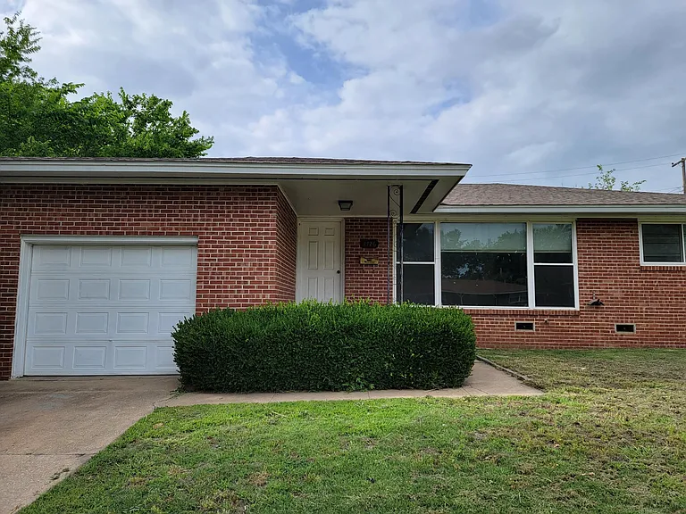 4726 Dartmouth Dr — Photo 1