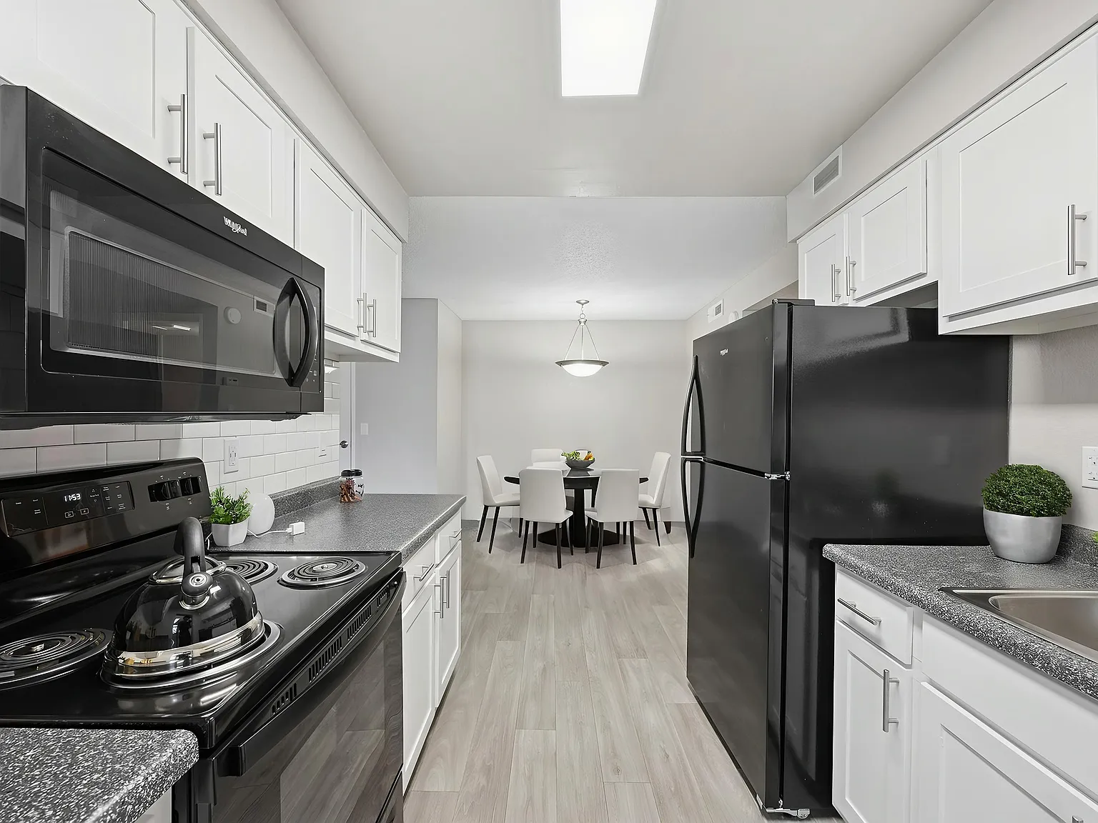 Vizcaya Hilltop Apartments — Photo 2