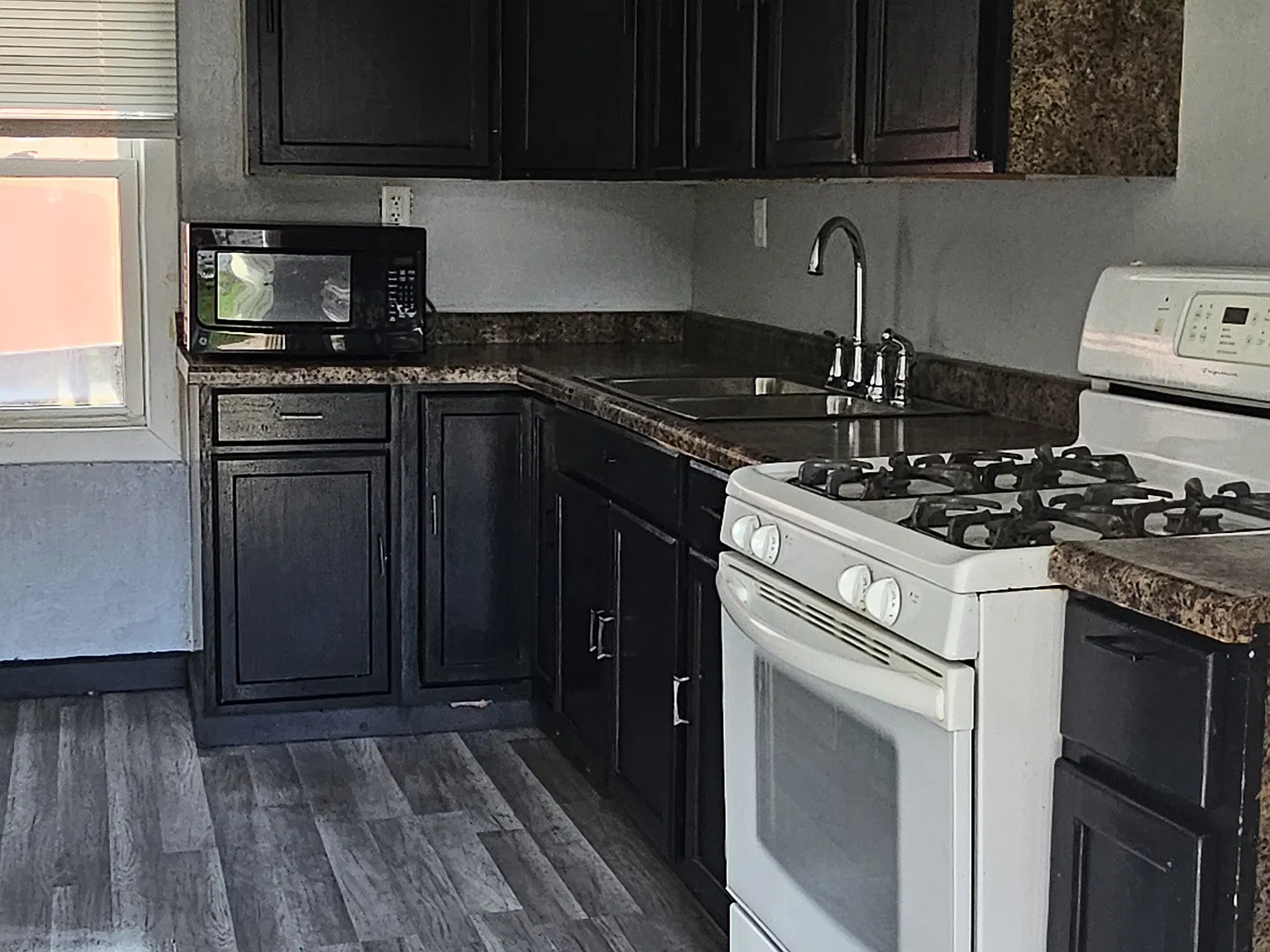 3 bed, 1198 sqft, $1,300 — Photo 2