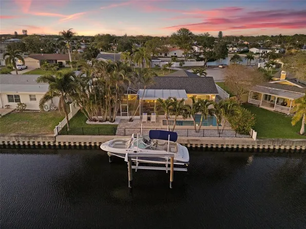 1472 47th Ave NE, Saint Petersburg, FL 33703