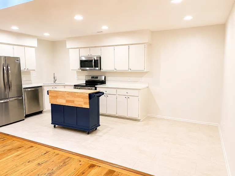 113 N College St #201 — Photo 6