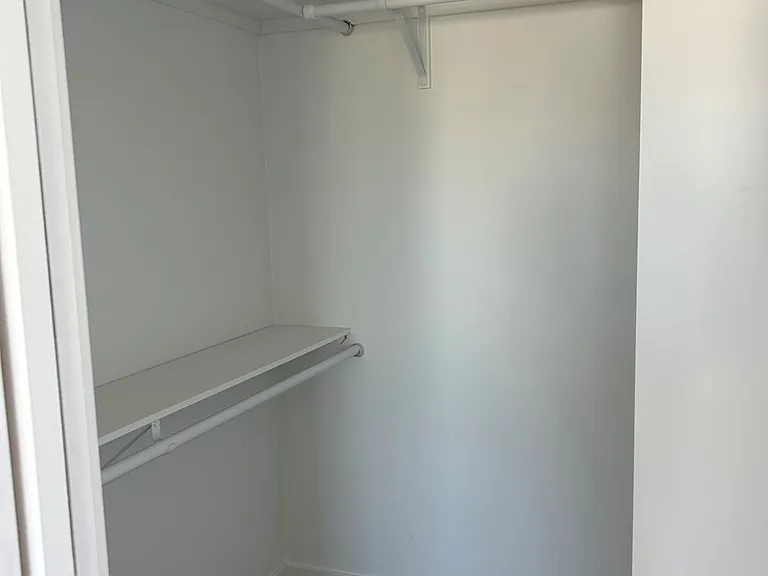 1583 Acheson St — Photo 3