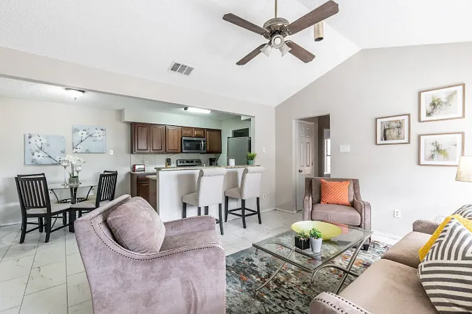 3 bed, 1131 sqft, $3,500 — Photo 2