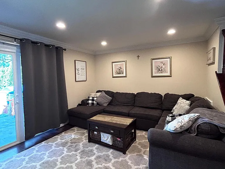 10 Devon Ct — Photo 11