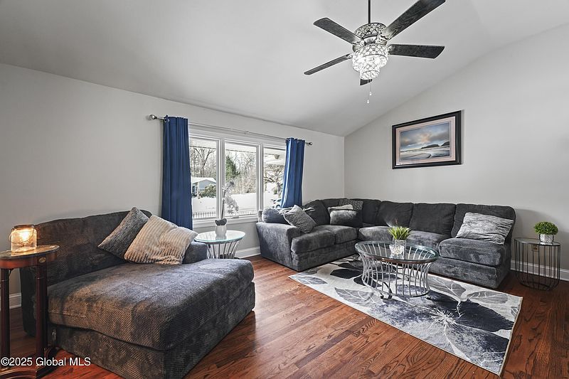 2nd image of 18 Patroon Place