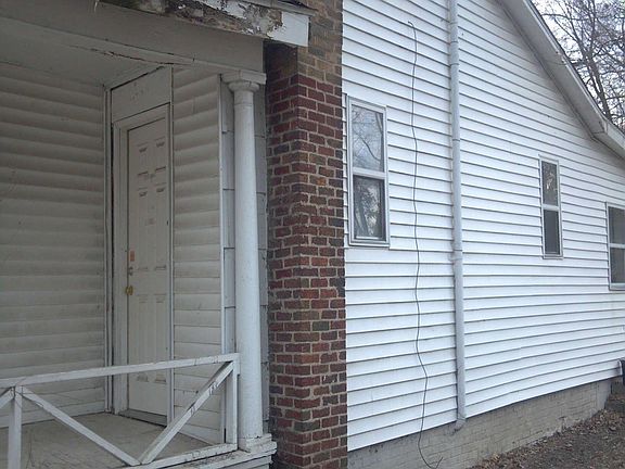3rd image of 935 Middlebury St