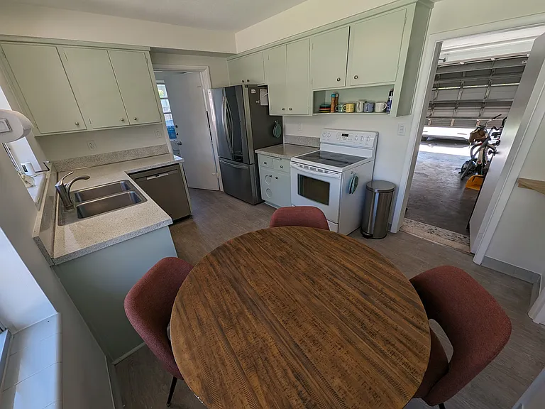 177 NE Spanish Ct — Photo 14
