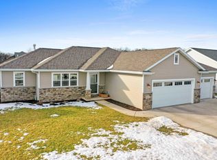 N9047 Papermaker Pass, MENASHA, WI 54952