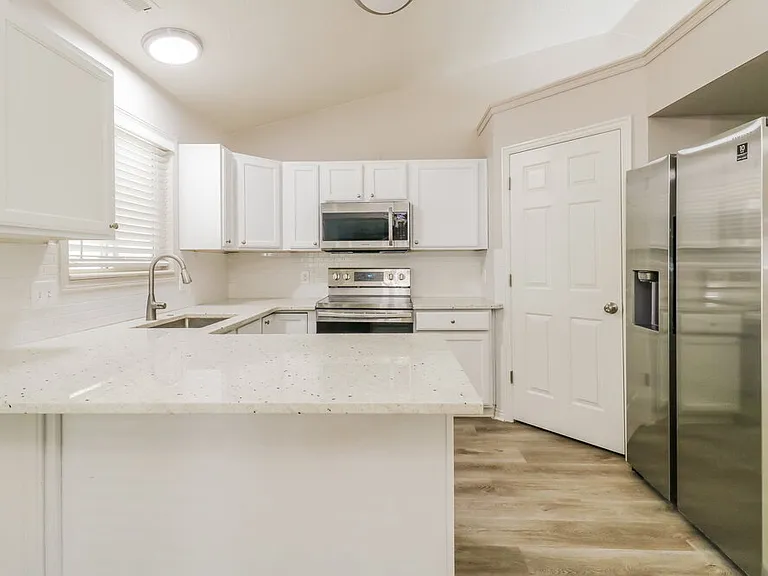 543 S 1330 W — Photo 6